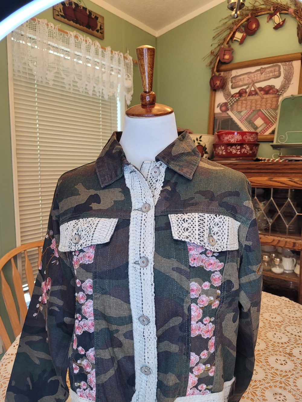POL Camo Jacket with Pink Floral Appliqué and Lace - Picture 4 of 10
